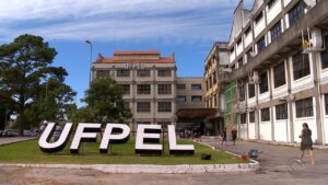 UFPel seleciona professor visitante de Física!