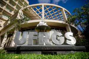 UFRGS lança nova retificação em concurso com 102 vagas